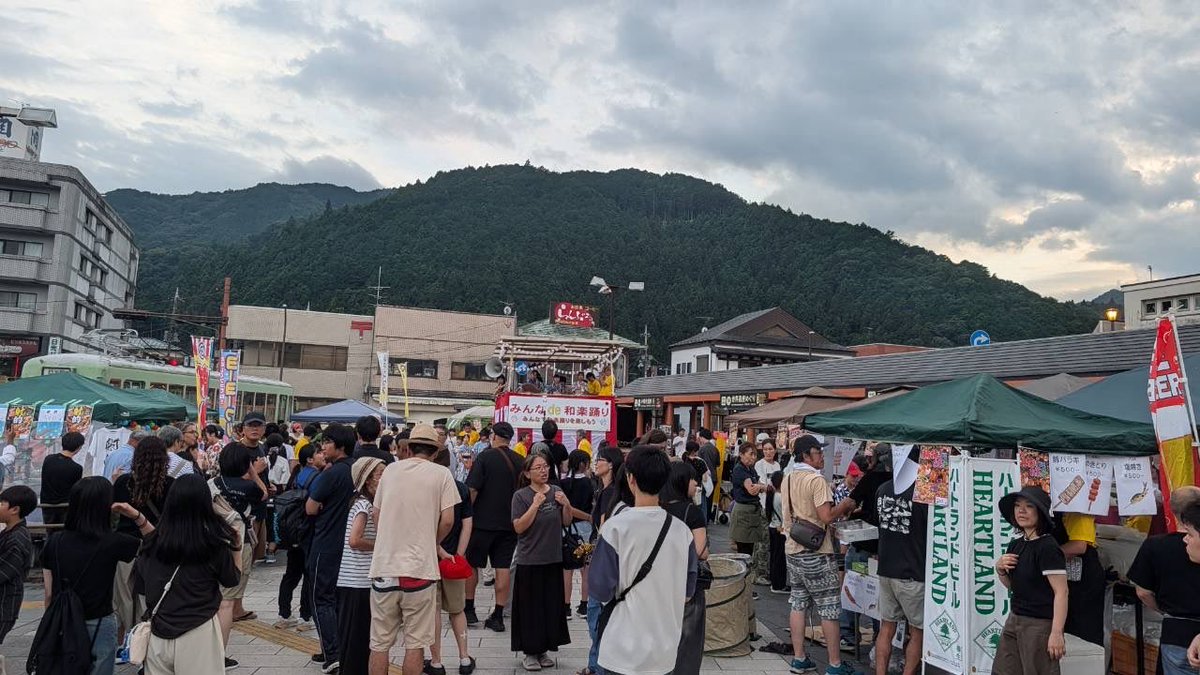 nikkocurling's tweet photo. 昨日はみんなde和楽踊り。
たーくさんの方にお越しいただきました。
日光カーリングクラブのかき氷🍧も多くの方に購入いただきました。
ありがとうございました🥌
日光で行う子供カーリング教室、車椅子カーリング教室の開催に使わせていただきます。

#curling #カーリング　#日光　#かき氷 https://t.co/YEFQBw5Gaw