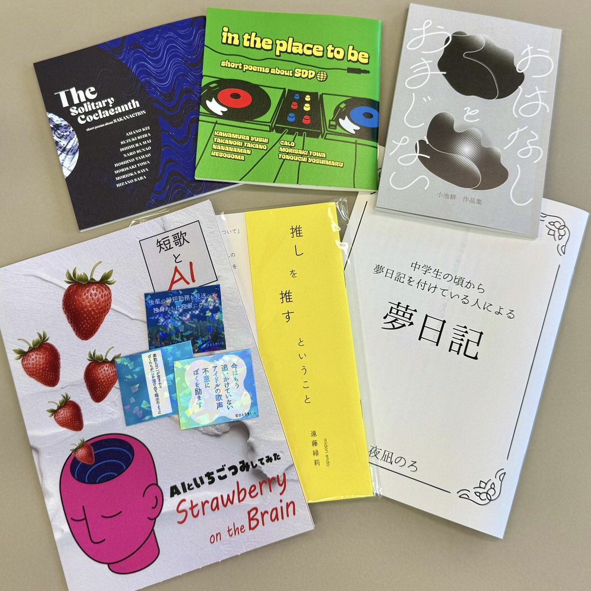 7snooze's tweet photo. #ZINEフェス文芸
短歌の講座と仕事の合間、滞在25分ほどでしたがお買い物に行きました🚶🏻‍♀️楽しみに読みます！ https://t.co/FTrV8PHTvq
