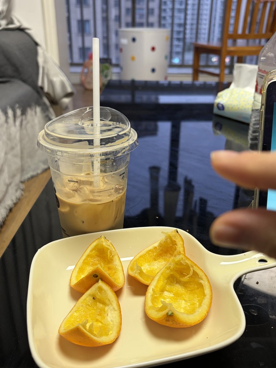 DulisaL's tweet photo. 楽しい週末が終わってしまった、面白い食べ物が消えていく組写真を撮ろう、笑😛 https://t.co/BJ1ySLe2eY