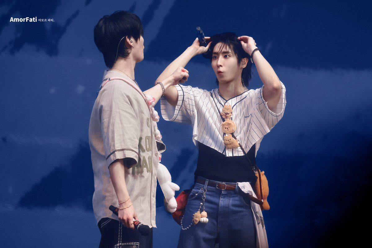 AmorFati_9800's tweet photo. 260802 Run it Seoul

#리노 #LeeKnow #한 #HAN
#StrayKids #스트레이키즈 https://t.co/uUXgMfOEpr