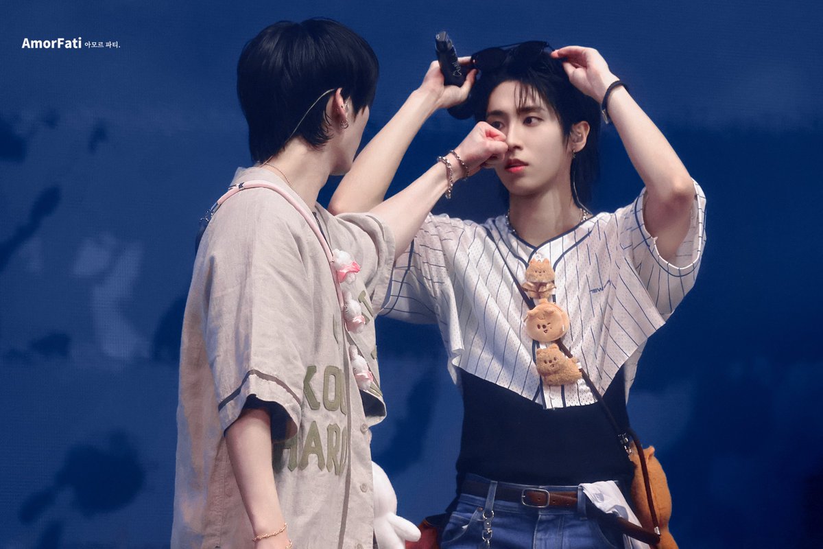 AmorFati_9800's tweet photo. 260802 Run it Seoul

#리노 #LeeKnow #한 #HAN
#StrayKids #스트레이키즈 https://t.co/uUXgMfOEpr