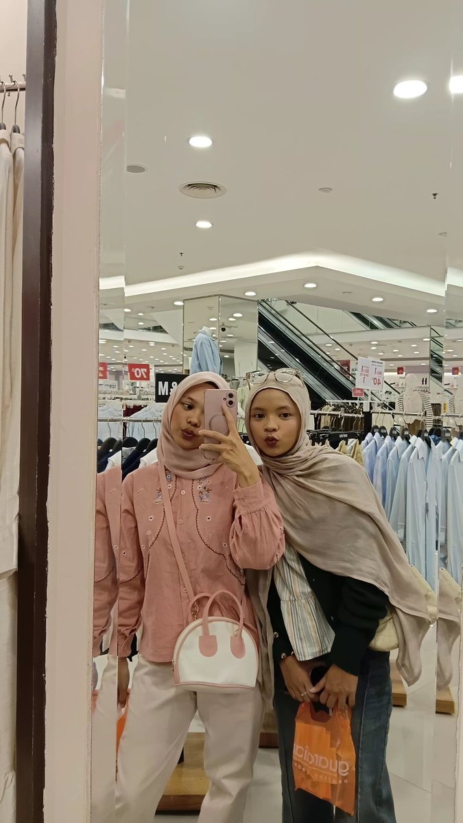 hsnblaa_'s tweet photo. kalap hari ini, ya Allah reimburse yaaa 🥰 https://t.co/2Cla5saY3V