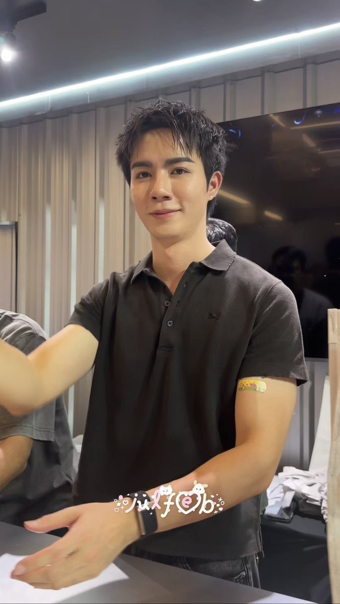 ppetchsp's tweet photo. อยุ่ไม่ไหว ยิ้มหวาน หล่อโคตร ๆ บิ๊กบอย ㅠ ㅠ 🖐🏻! ♥️ https://t.co/OBqxbl59ef