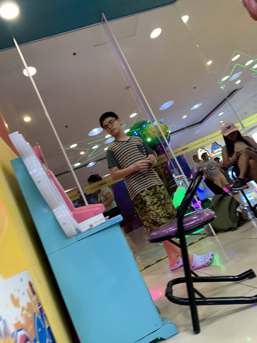 stolenshots25's tweet photo. Stolen shot Bagets naglalaro sa may arcade, merong Isa pang foreign bagets
#stolenshots #boys https://t.co/9XVlnmb2xN