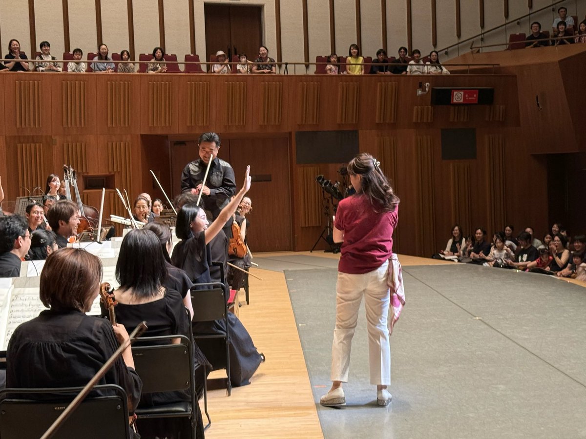 Japanphil's tweet photo. 本日の公演は終了いたしました！
第3部の「だれにだってお誕生日」から、オーケストラメンバーの「はーい！」をご紹介
8月：ヴァイオリン竹歳夏鈴（バースデーガール）、チェロ篠原和仁、コントラバス鈴村優介
9月：園田マエストロ
12月：ヴァイオリン谷﨑大起
明日はみなとみらい公演！最終日です！ https://t.co/xMC5LUEocC
