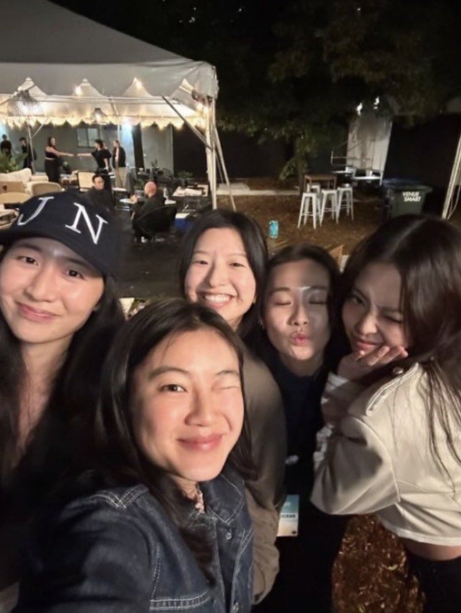 yk2aii's tweet photo. cuties https://t.co/wBj94uOtMp