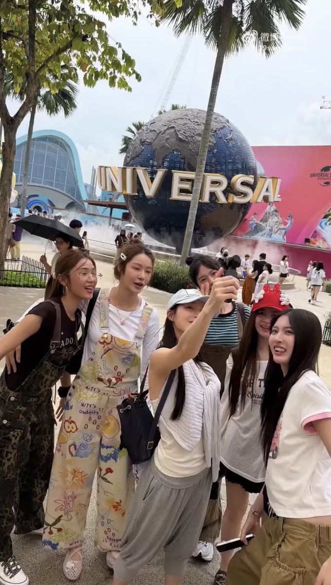 co2sie_'s tweet photo. namtanfilm milklove viewmim in universal sg 

รักแก๊งนี้มากๆ ขอซีรีส์เรื่องใหม่ค่ะ 🥹🙏🙏🙏 

#GirlRulesFMinSingapore
#NamtanFilm #MilkLove #ViewMim https://t.co/tQT0sXFijH
