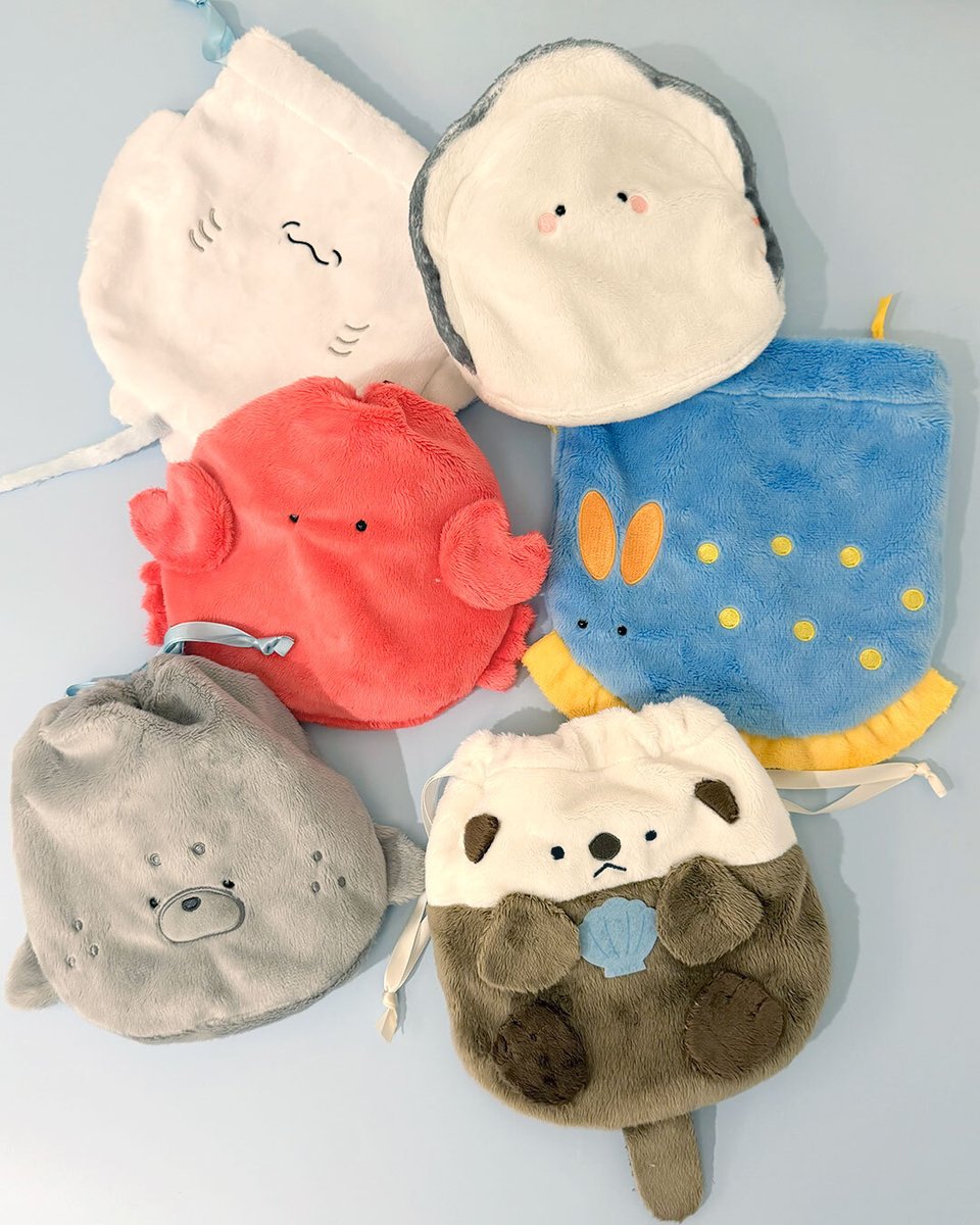 thankyoumart's tweet photo. ˚･.⸜　8月7日(金)より店頭販売スタート　⸝ .･˚

この夏にぴったりな、
推しをもっとかわいく彩れるアイテムが登場🎶🐟

もちろん、全部390円(税込429円)💙
みんなはどのアイテムが気になる？

🐙店頭販売：8月7日(金)～入荷順次
🐙WEB先行予約：好評受付中
https://t.co/H9pYqYCHrH https://t.co/j5d08i1EuY