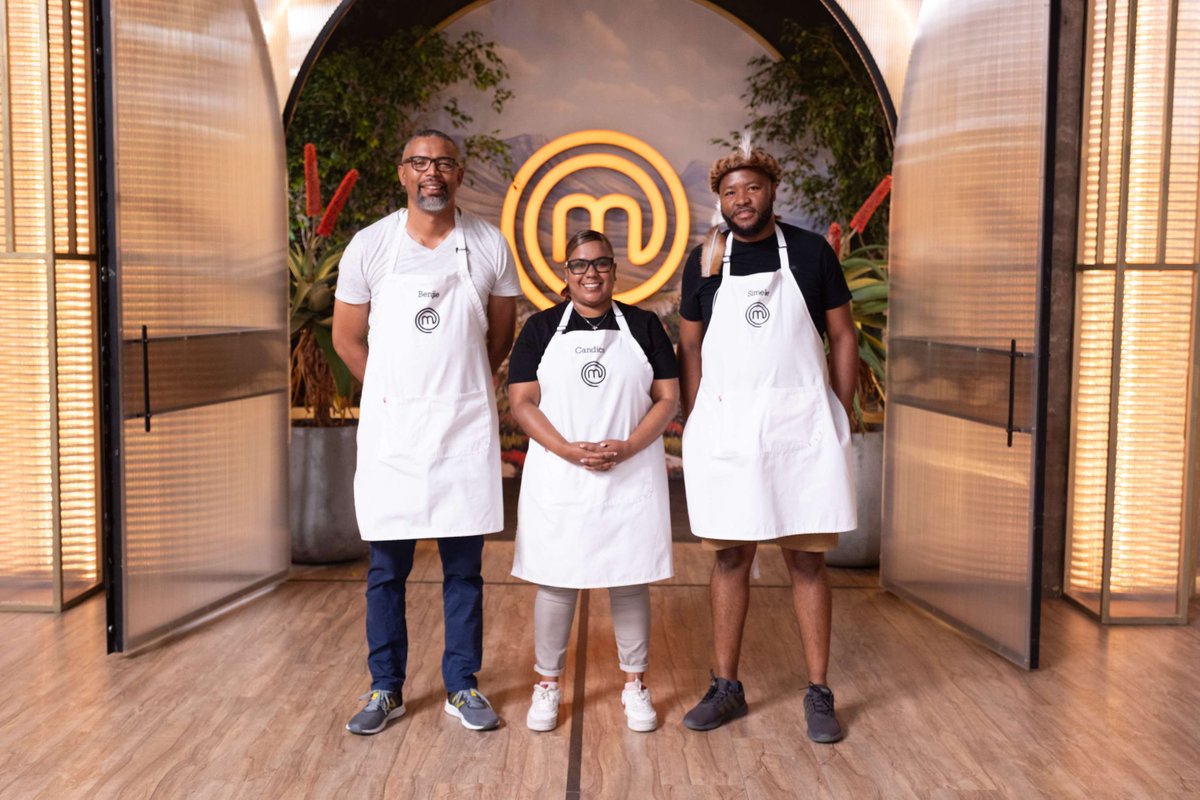 947's tweet photo. Tonight the Top 3 on #MasterChefSA step into a beautiful African food heritage museum, surrounded by all the flavours of home, and there's a very special guest joining them in the kitchen.
Catch MasterChef South Africa on Sundays at 6 PM on eTV | Channel 194 on DStv.
#MasterChefSA