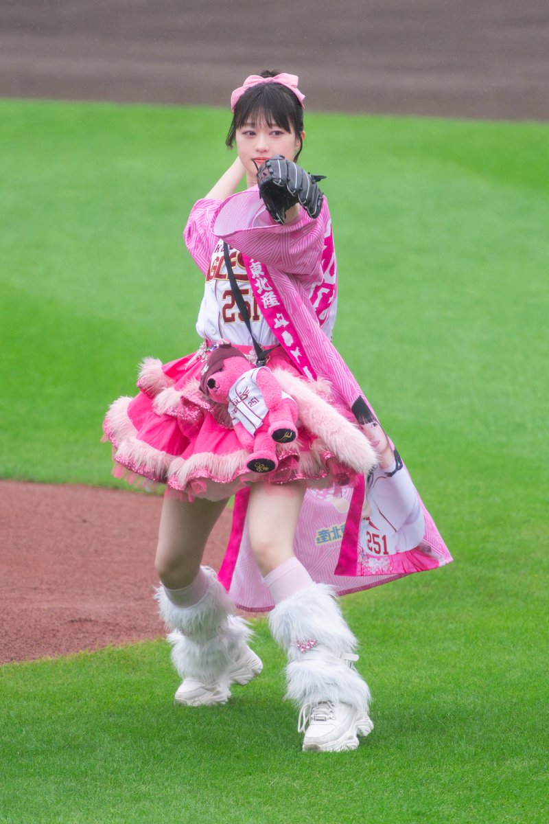 puuchan_1021's tweet photo. 2026.08.02
楽天イーグルスコラボイベント
セレモニアルピッチ⚾️

真剣な表情で頑張ってて素敵だった✨
綺麗な弧を描いてのストライクだったね😉💞
本当にナイスピッチングでした👏👏👏

#橘花怜
#かれんくんへ 
#RakutenEagles https://t.co/uacAw21nHt