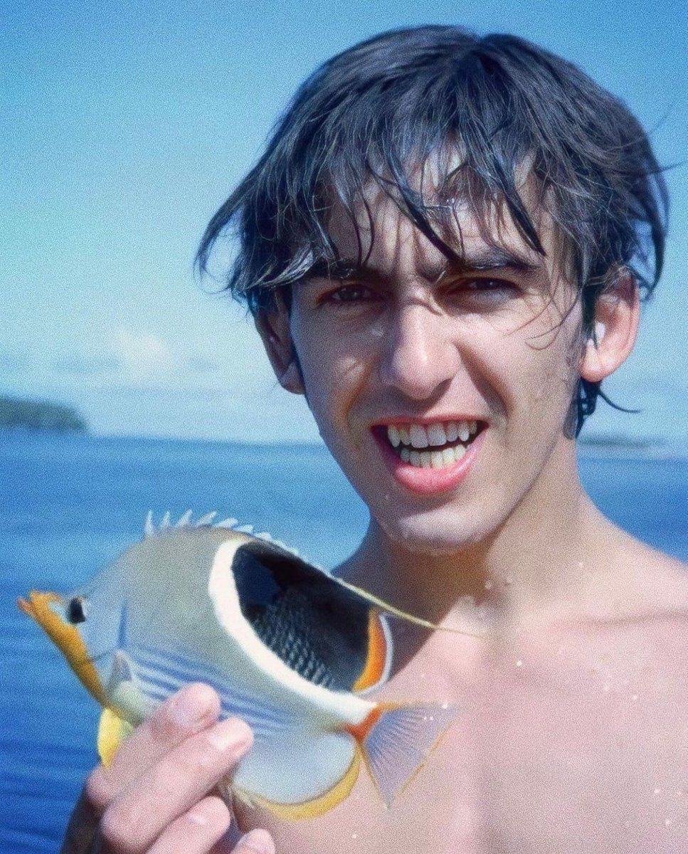 BeatlesEarth's tweet photo. George Harrison holding a fish (1964) https://t.co/JvZORdM91K