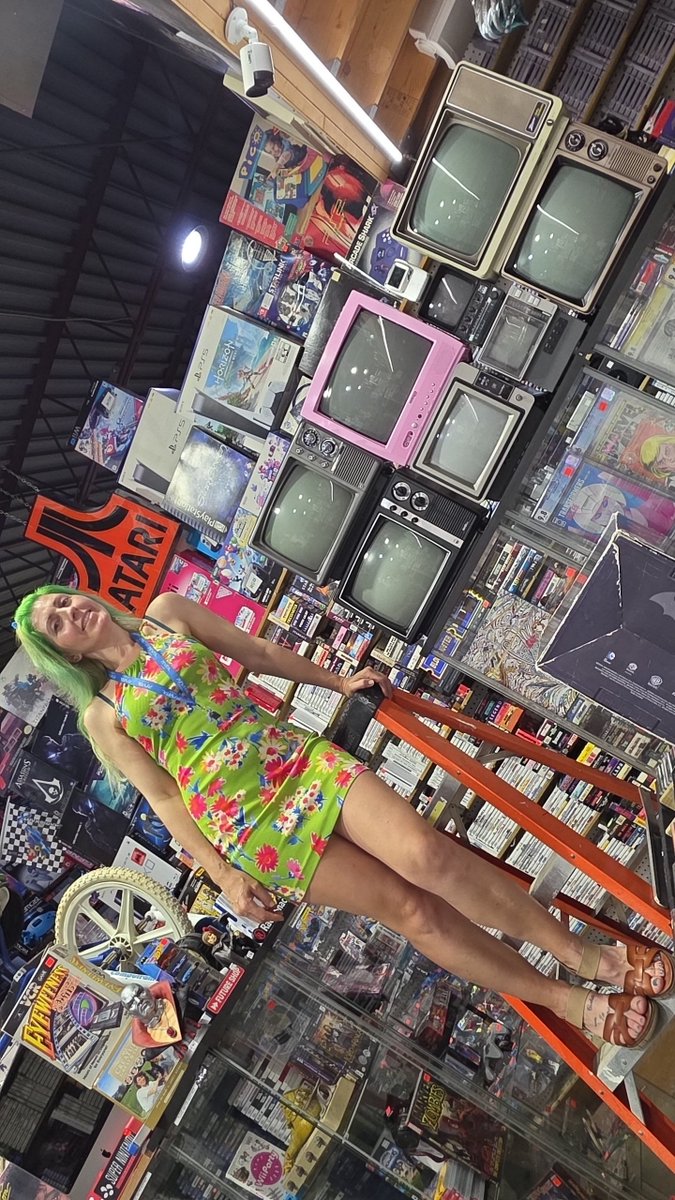 TheRealRetroStoreONT tweet media