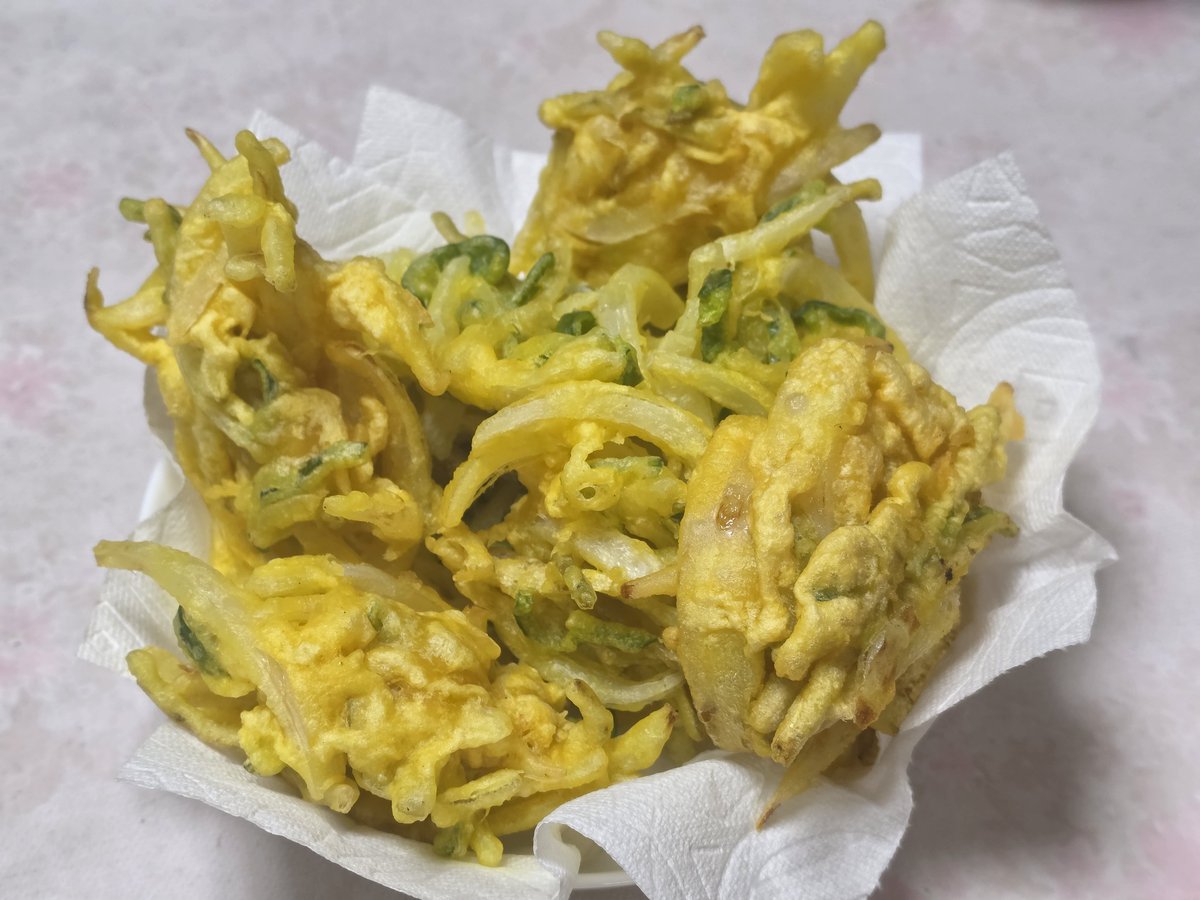 siriusV6's tweet photo. 新品油で揚げた【野菜かき揚げ】は色味が綺麗に仕上がりました✨️😋👍塩でいただくよ❗️ https://t.co/dYKzdFbAmP