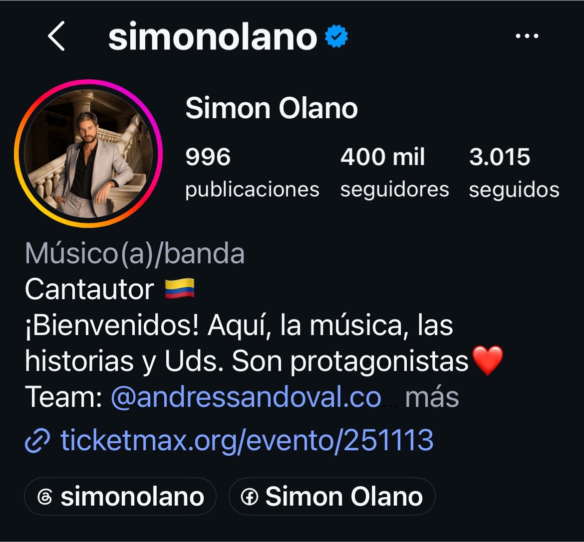 gabyarocha's tweet photo. Simón Olano es un cantautor colombiano que se encontró hace poco a una venezolana cantando por las calles de Cartagena, ella se llama Doris Mendoza y es de Trujillo. En la cuenta de IG de él pueden ver ese encuentro.

Hoy traje para Uds. esta belleza que hicieron juntos.

🇨🇴❤️🇻🇪 https://t.co/bedxnSL2pQ
