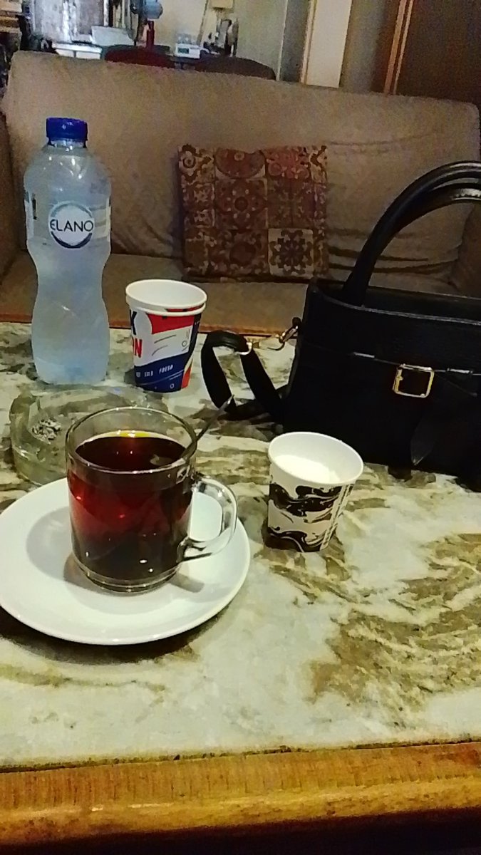 Shymaa799's tweet photo. كل خروجة نكون بنفكر نجرب مكان جديد وحاجة جديدة والاخر نفس الطقس نفس المكان في نفس النفس تشربوا أي ؟؟

شاي ☺️
@shekolatam https://t.co/6RfU1VlDU8