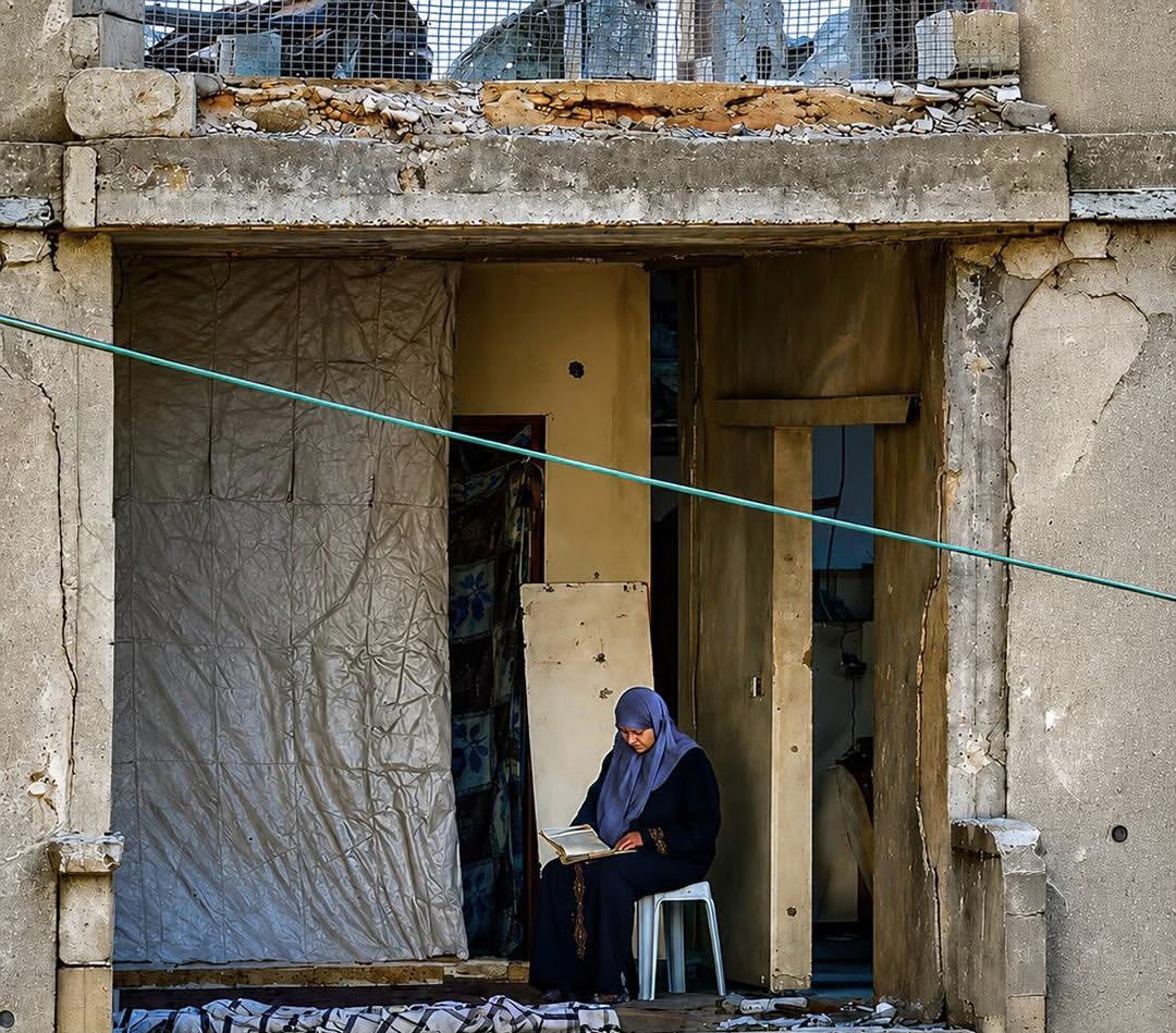 RTElice_'s tweet photo. Dünya sustu, o Kur'an'a sığındılar. 

Taşlar yıkıldı, iman dimdik ayakta #Gaza https://t.co/oERk7dvYl4