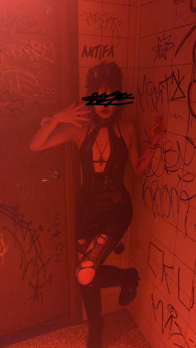 all4vampiress's tweet photo. Your biggest financial threat 💋🩸🕯️

#vampire #vampiress #findom #femdom #finland https://t.co/NFwfCxUAMV