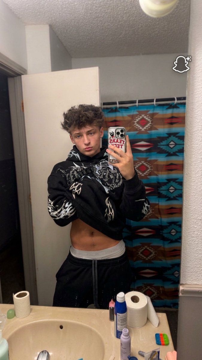 DRAKOCLIPZZ's tweet photo. who else is awake at 6:00am? wake me up with a suprise to my inbox📲👀#findom #gay #content #money #sugarbaby #accepting #cashapp #venmo #mlm #snapchat #straightbro #bro #gaybro https://t.co/u83hVdhoX8