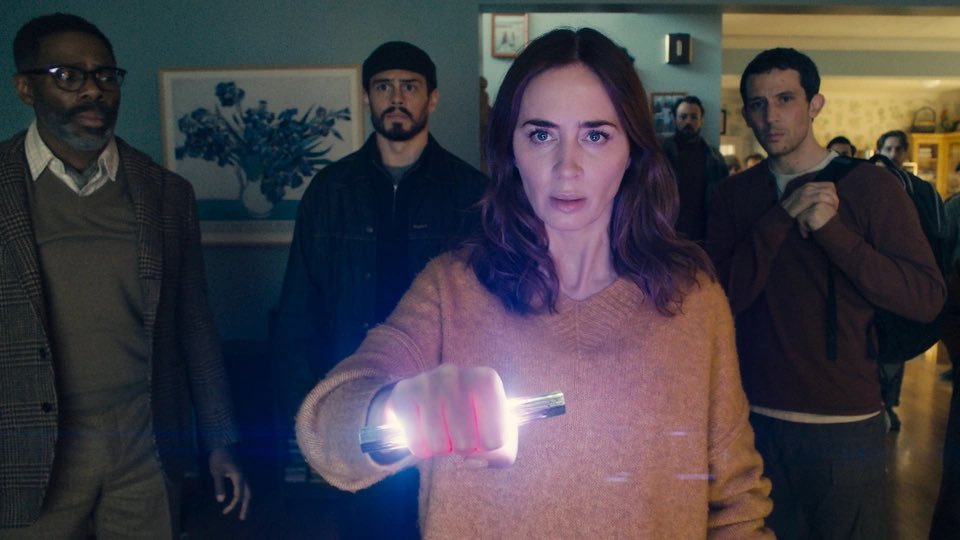 1vancin's tweet photo. Sin embargo, estos momentos no ocupan toda la película, que se pierde bastante en cuanto a guion en elementos que no me terminan de convencer. Aun así, la dirección de Spielberg es genial y Emily Blunt hace una grandísima interpretación https://t.co/0lTjou1caR