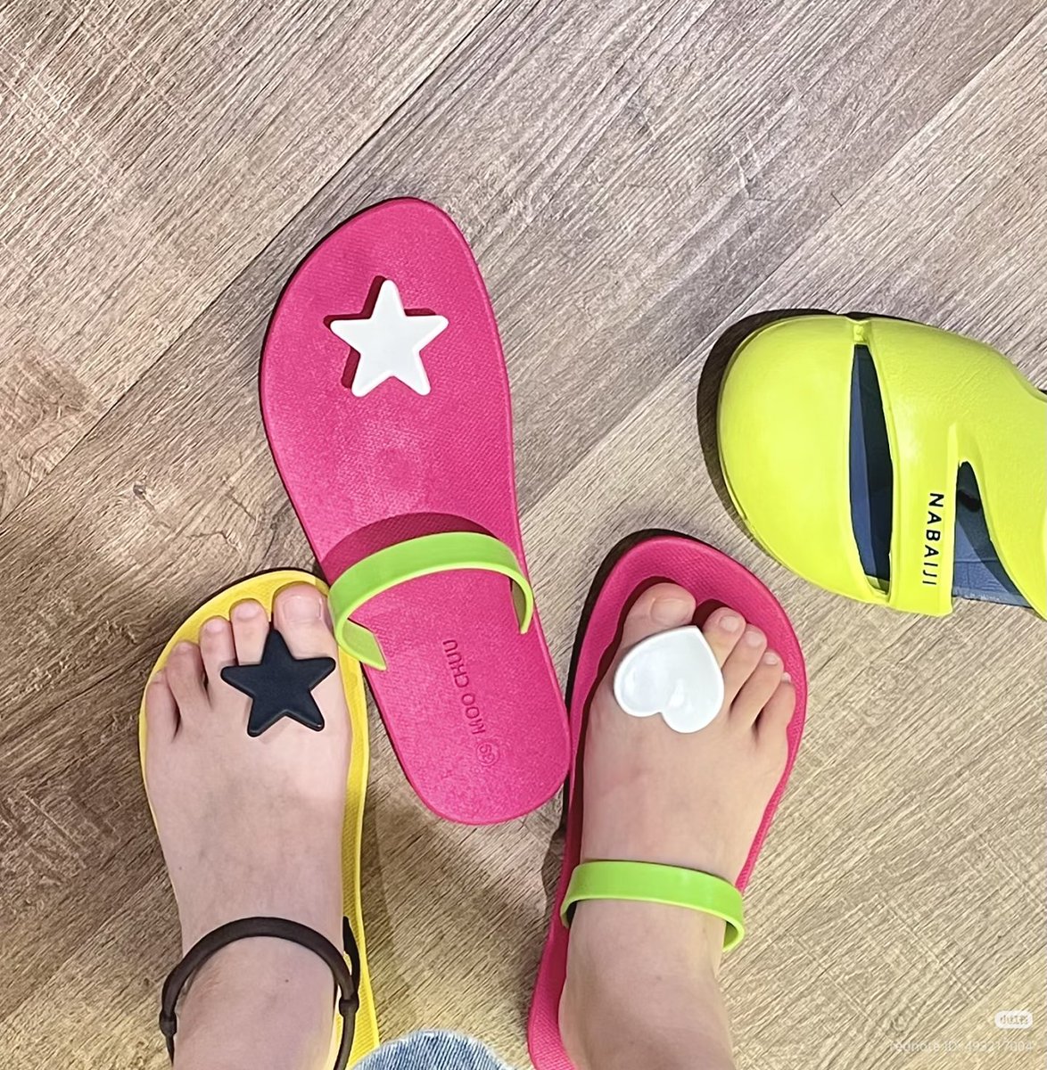 squieshye's tweet photo. GA NYANGKA NEMU SANDAL SELUCU INI 😭 MODELNYA UNIK, COCOK DIPAKAI DAILY😩 https://t.co/c88HwBONdM