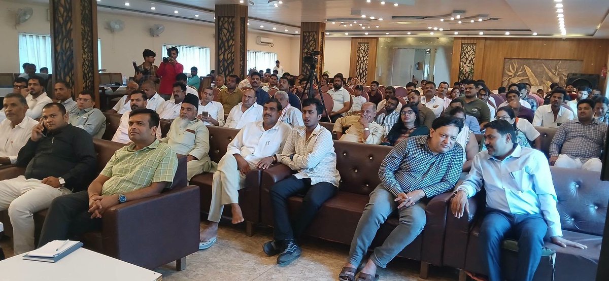 AUTHOR_AKHILESH's tweet photo. “विचारों से परिवर्तन की शुरुआत होती है।”
गयाजी की ऐतिहासिक एवं ज्ञान की धरती पर #LetsInspireBihar अभियान के तहत आयोजित चिंतन शिविर में सम्मिलित होने का अवसर मिला। https://t.co/DPDGpDPhM7