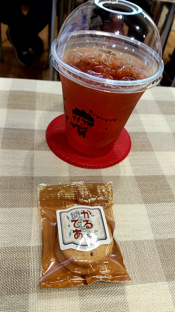 sanareimu's tweet photo. ストロベリーティー案外美味かった https://t.co/NKIOAL8yNN