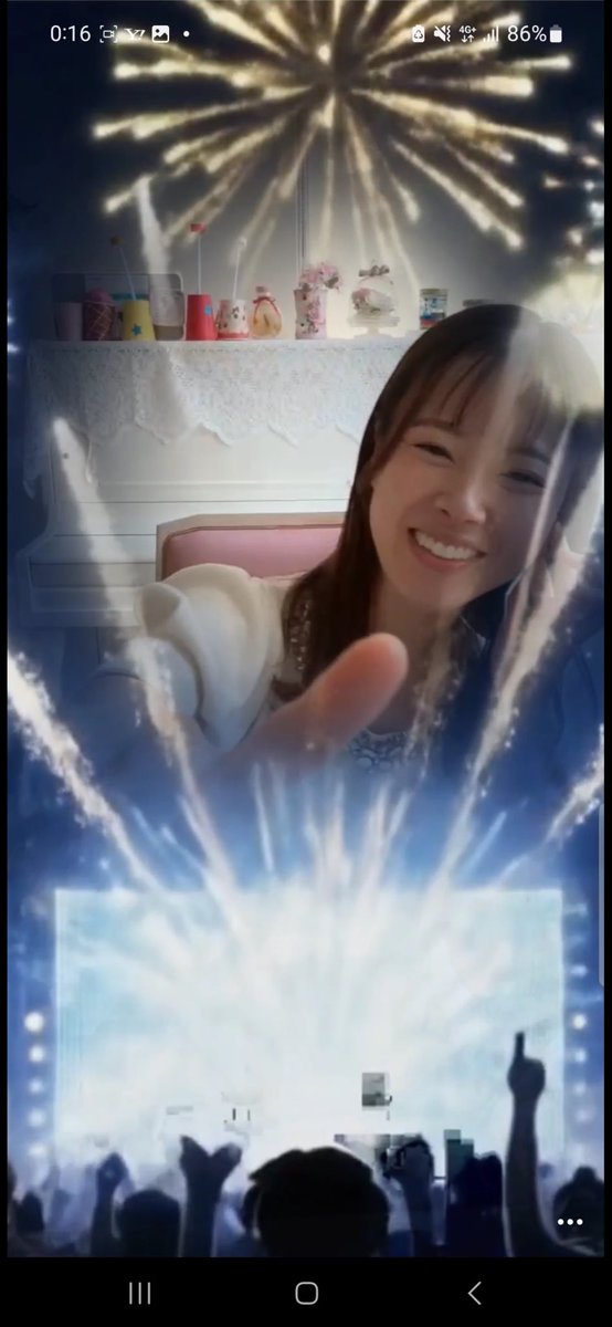 Aicolor34's tweet photo. お昼の配信で娘と一緒にラスソン👧🏻♫
カウントダウン花火を一緒に見れて嬉しかったな〜🥹キレイだった🥰🎆
#colorsing https://t.co/Wydb76acH9