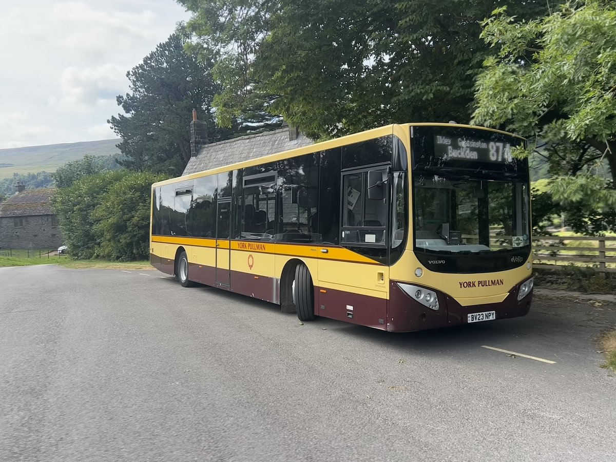 paul_wood91's tweet photo. First trip driving @DalesBus 874 since my holiday, treated to one of the painted Evoras again, lovely day up in Wharfedale! https://t.co/WSaXfbXaJW