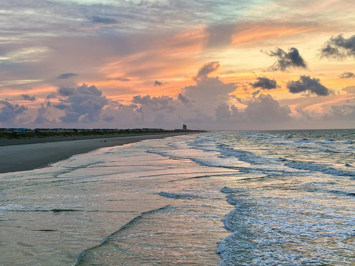 MMoore_hoops's tweet photo. Good morning!🙏🏻 #SunsetBeach @EdPiotrowski @medwick @DylanHudlerWXII @jamiearnoldWMBF @LeeHaywoodWX @dogwoodblooms @marioncaldwx @JustinMcKeeWx @StarboardRail @ThePhotoHour @Christina4casts @CMorganWX @AndrewWMBF @ScottyPowellWX @jgreenhillwx @TimBuckleyWX @clairefrywx @matt_wx https://t.co/T2izmwkmeb