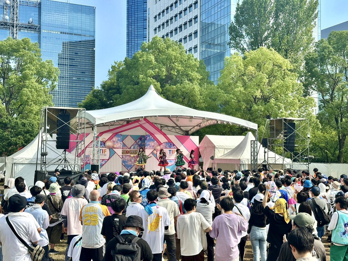 ringomusic_sf's tweet photo. #TIF2026་ 
#りんご娘　

今年のTIFではりんご娘は2つのステージでパフォーマンスさせていただきました🍎🙏

暑い中一緒に盛り上がってくださったみなさんありがとうございました✨✨

🌻SMILE GARDEN🌻
①Overture
②KE･YA•GU
③Ring Ring Ringo!!!
④0と1の世界
⑤Ringo disco
⑥JAWAMEGI NIGHT!!

🏝️浮島STAGE🏝️
①Overture
②サイギサイギ
③け
④JIGA-JIGA
⑤DOSA YUSA ROCK

🩷ピンクレディ👚
@PINKLADY_RM
💚はつ恋ぐりん🍨
@GURIN_RM
❤️スターキングデリシャス🍜
@SKD_RM
💛金星🍰
@KINSEI_RM

🎧りんご娘入門🎧
https://t.co/OLg9vXkCK8