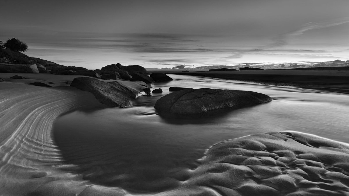 MarandaTarzbti's tweet photo. we cling to certainties only to discover they were just anchors for shifting sand. https://t.co/TE3kkURlUs