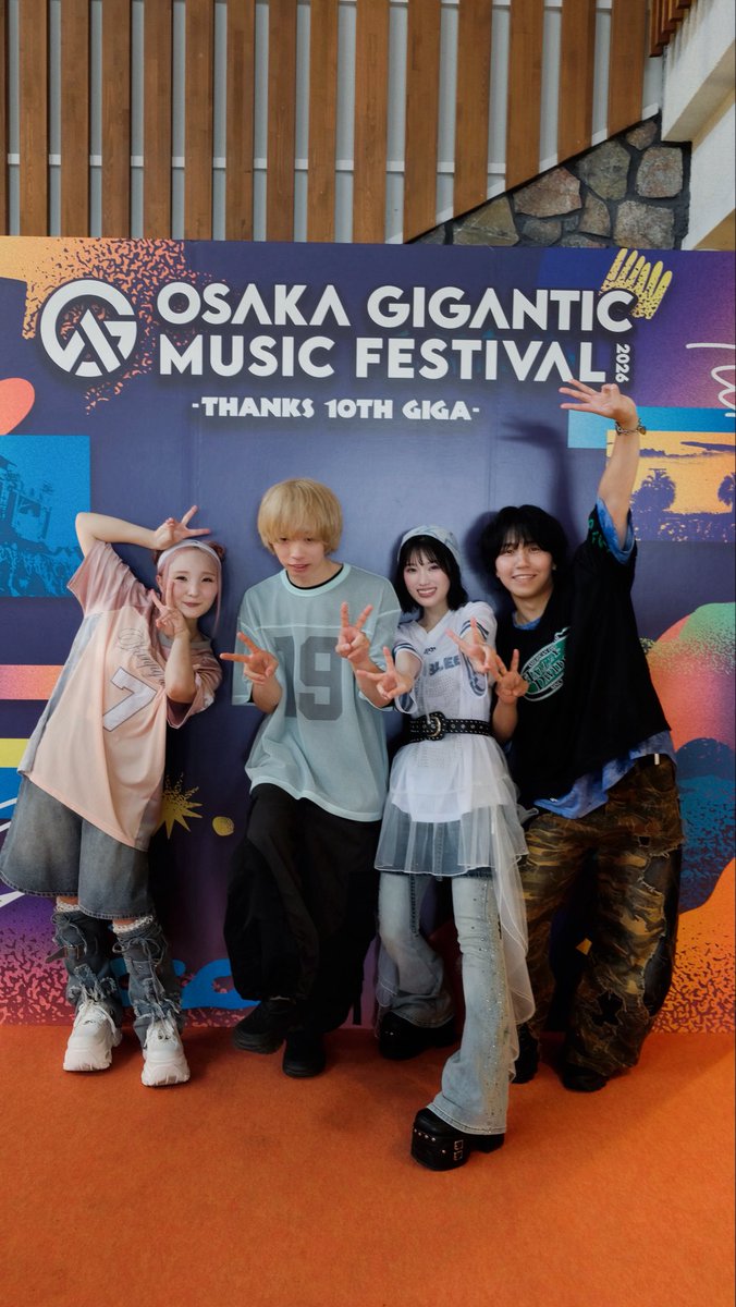 iii0303_8's tweet photo. Aoooもジャイガありがとー！

3枚目サラダボウルの「私を見つけたミュージックで」の部分笑いすぎて顎ない

２日連続夏フェス堪能しました https://t.co/qoAcj0wVOJ