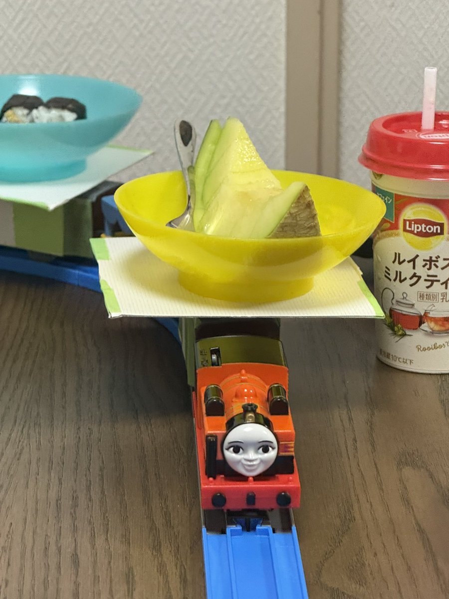Dr_Hockt's tweet photo. スシロー*プラレール

4歳の娘が、欲しいと言ったのに父が買ってくなかった。と、繰り返し言うので、ついに作った。 https://t.co/jxW8kpD8U6