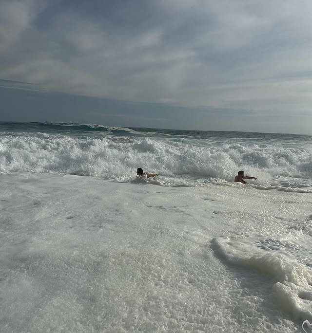 Andy_Cosferent's tweet photo. There was hurricane, They said lets go swimming 💀 https://t.co/QwezrPjzXu