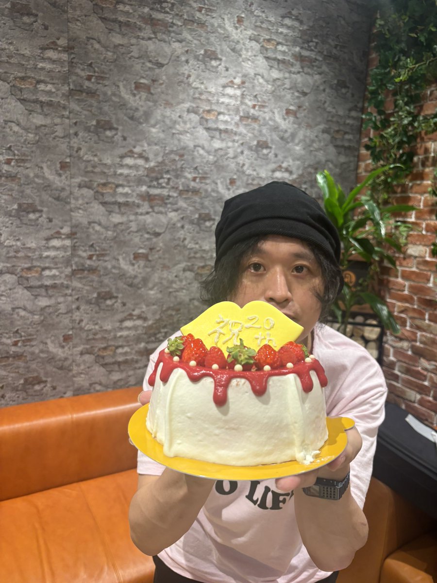 t_nagasaw's tweet photo. デビュー20周年になりました。

生配信楽しかったし嬉しかった。

ありがとうございました！(な) https://t.co/RrJAdiG6VI