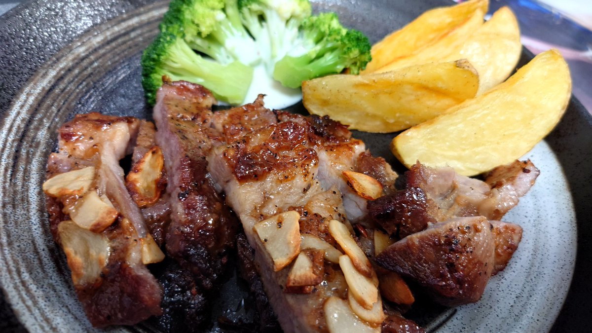 oukaff14ixion's tweet photo. オーブンレンジでフライドポテト作れるようになったから添え物のレパートリーが増えた🙌 https://t.co/MrqfJXmKO1