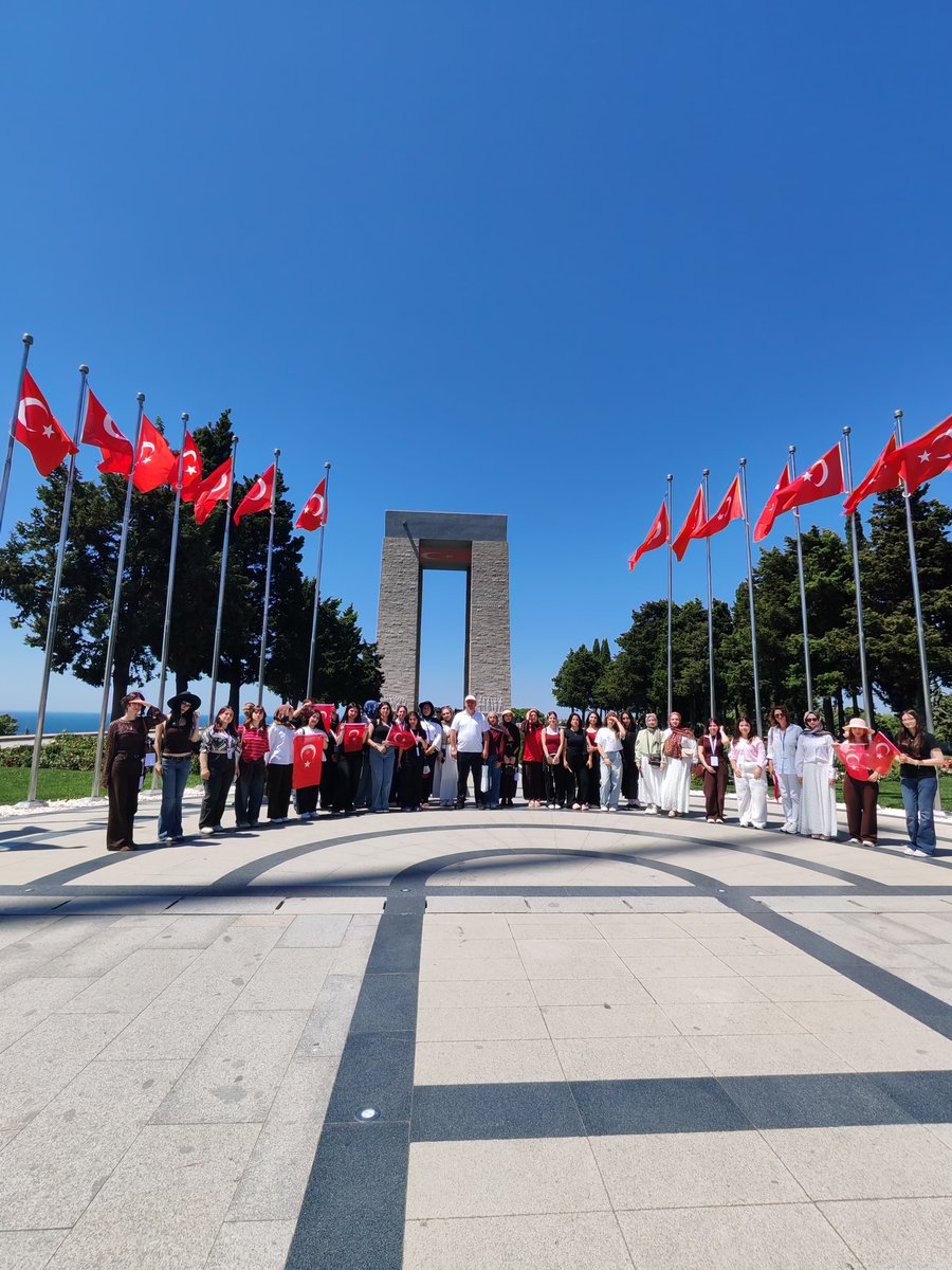 GSBKelkitGM's tweet photo. 🇹🇷 #BirDestandırÇanakkale Programı kapsamında kız öğrencilerimizle, tarihin izinde anlamlı bir yolculuk gerçekleştirdik.
Çanakkale ruhunu yerinde hissederek şehitlerimizin aziz hatırasını saygıyla andık, tarihimize bir kez daha gönülden bağlandık.
#merkezimheryerde https://t.co/mRluF0Y6Wl