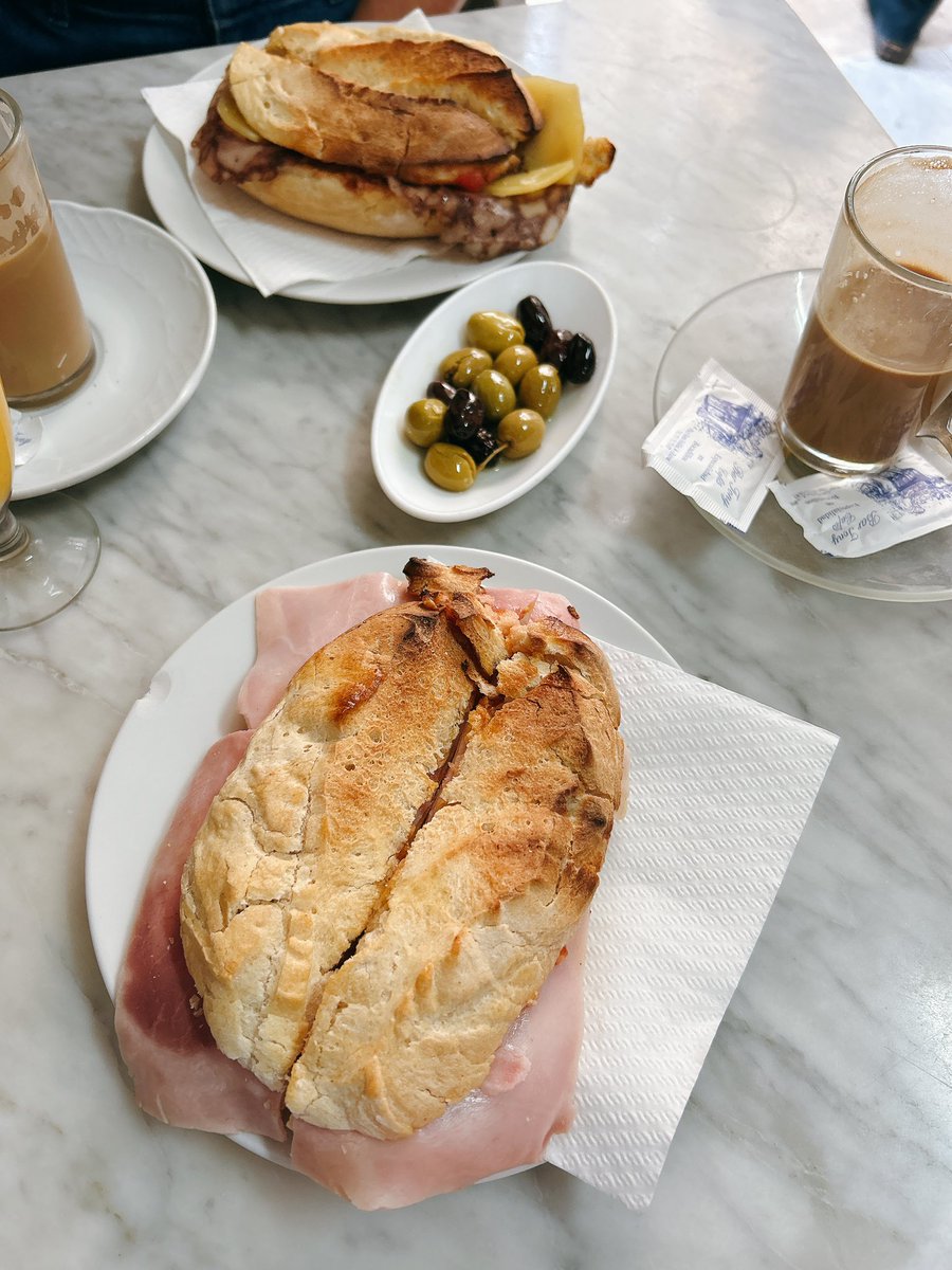 GuillEsteban's tweet photo. Mi top 5 de llonguets de Palma:

1- Bar Tony
2- Sion
3- Isleño
4- Sodapop 
5- Sa Croqueteria

Me falta probar los del bar Vista Alegre y los del Can Jaume. https://t.co/ZH0hiFrcmQ