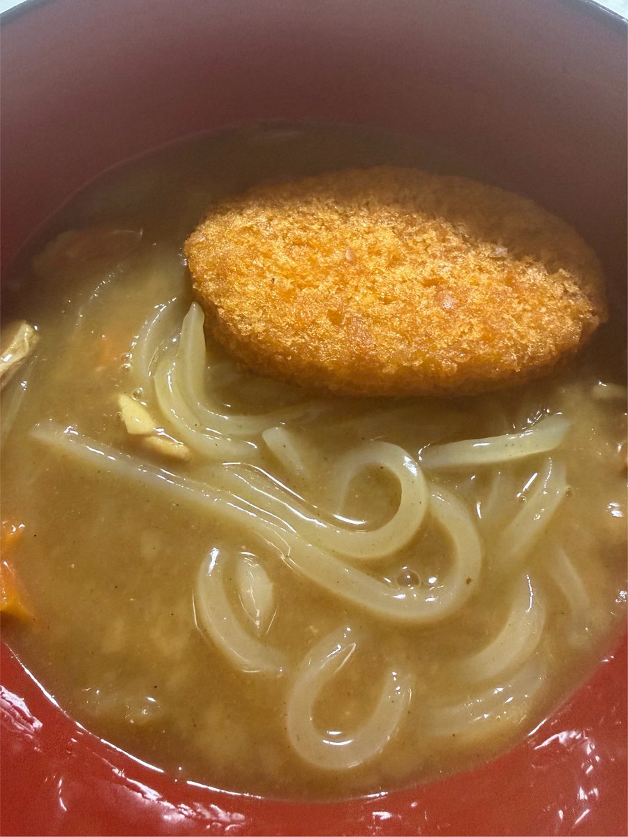 schallpureriver's tweet photo. 下手したら最後の晩餐かも？
カレーコロッケうどん
何とかなーれ https://t.co/tgjQliRiP5