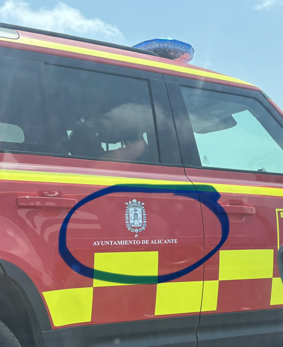 NacionalistesPV's tweet photo. El @ppcv ha fet desaparèixer qualsevol vestigi del valencià a la ciutat d’Alacant.
Són, a part de corruptes, anti-valencians. https://t.co/i7Ymdi3wrP