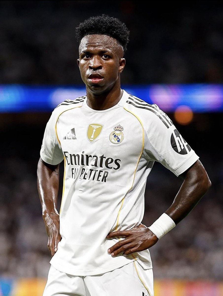 vahphor's tweet photo. Real Madrid president Florentino Pérez has reportedly addressed Vinícius Jr.’s contract situation, claiming that the club made an offer before the World Cup but that the player’s side changed their position afterward.

He said:

“Before the World Cup, we presented our offer to him. They reviewed it and agreed, but said Vinícius would only sign the contract after the World Cup. However, once the tournament ended, their stance changed. I don’t understand why.

Vinícius’ attitude has changed over time, and I’ve made it clear that Real Madrid is not a club that will beg a player to renew his contract. If he wants to leave, I won’t stand in his way. At Real Madrid, nobody is bigger than the club.”