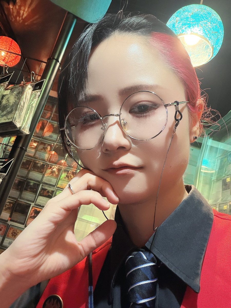 MTGnaegi_Rakdos's tweet photo. お酒落ち着いちゃった…🥺遠隔欲しいな✨️ https://t.co/B7MkiAIc74 https://t.co/7Pqzs19RUI