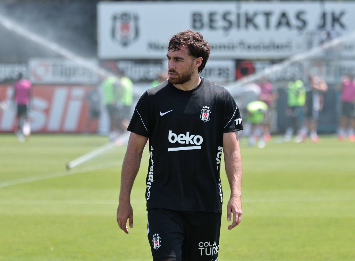 Besiktas's tweet photo. Hradec Kralove maçı hazırlıklarına başladık. 🦅 https://t.co/D9WKXK665d