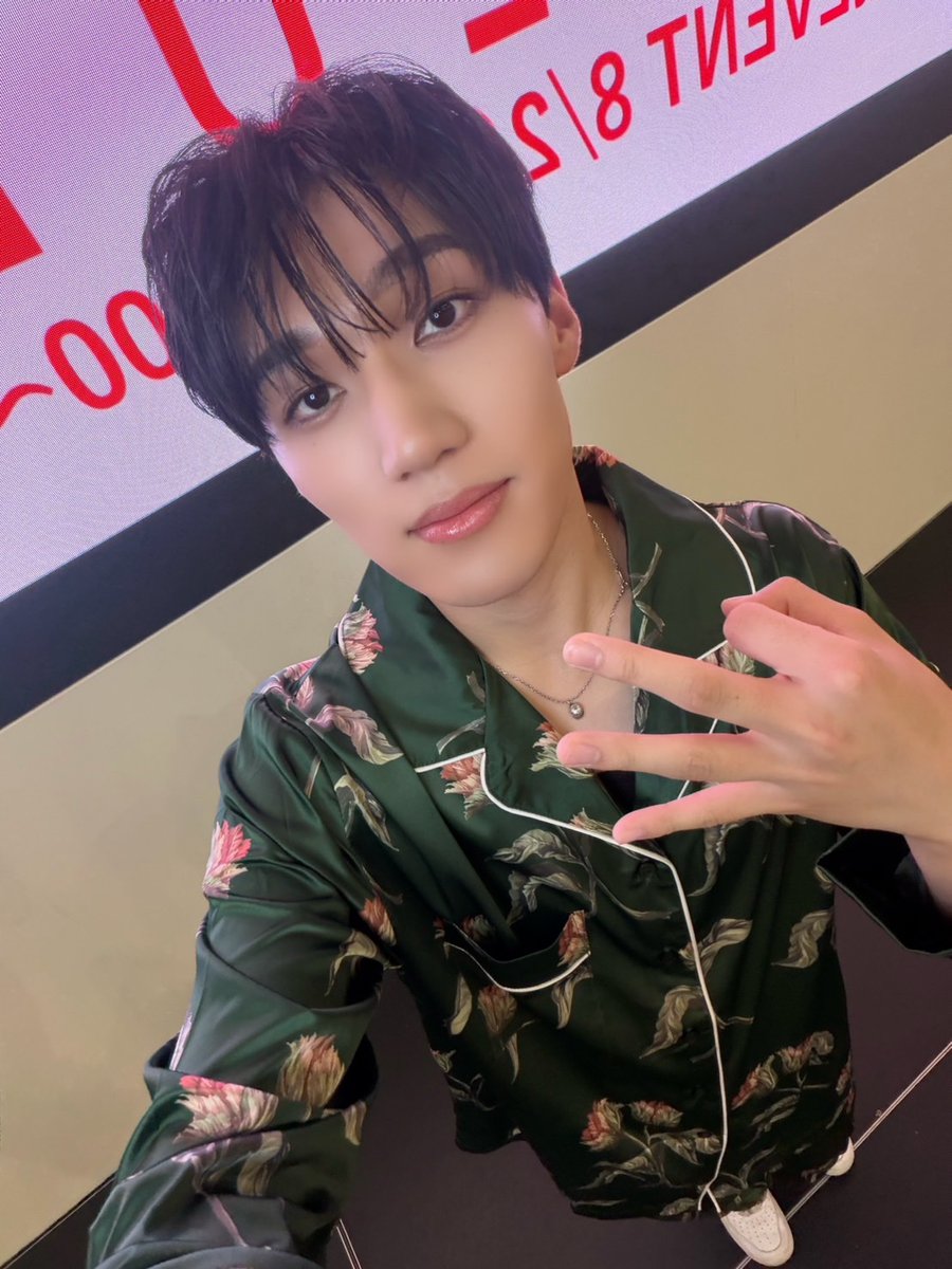wildblue_ykme's tweet photo. [NAOYA]

今日も今日とてありがとうございました〜！
STARRY最高だー💫
今日はゆっくり休んでね〜
おやすみ！

#WILDBLUE #鈴川直弥 #NAOYA https://t.co/UIscY2pHSO