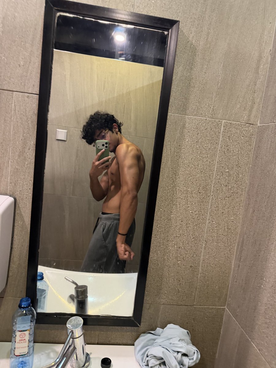 joemrporro's tweet photo. hey girls hmu and dm me on here for dick abs and biceps. we can also sext and cum tg on here on snap 😋 #snap #sexting #snapchatsexting #nsfw #nsfwtwtًً #sext https://t.co/19m8vAL6Wk