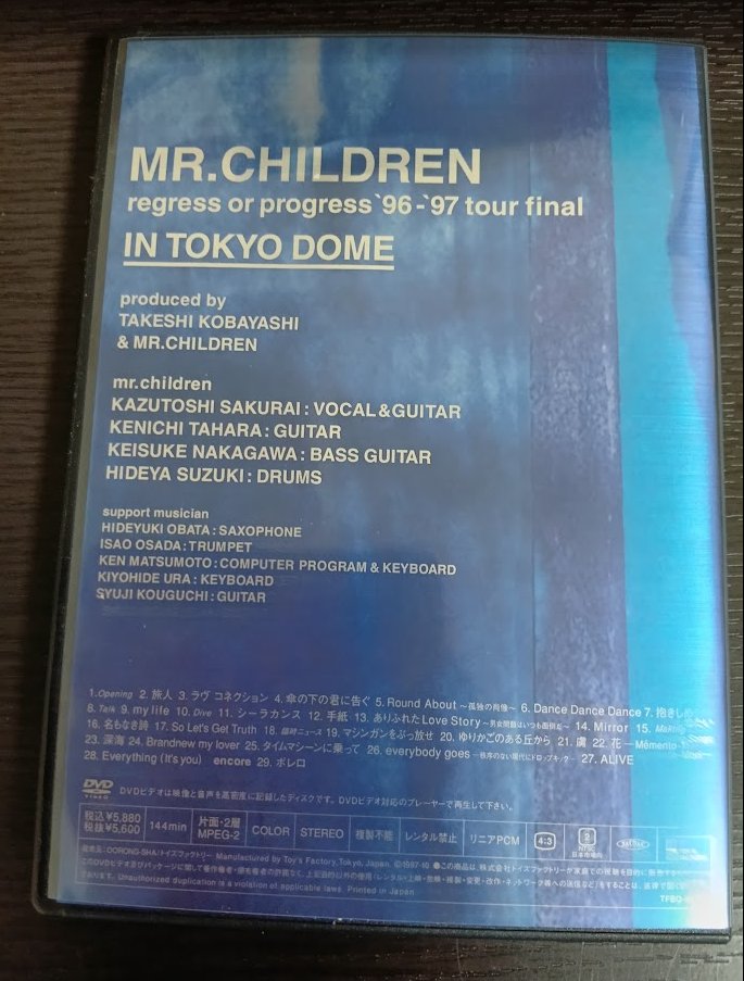 kK16968771's tweet photo. これでついにミスチルのDVD全巻揃えました!!
尖ってた時だって、しっかり優しい人柄があふれ出ちゃってるよ、桜井さん😊
#MrChildren
#RegressOrProgress https://t.co/l3K8MdeBPi