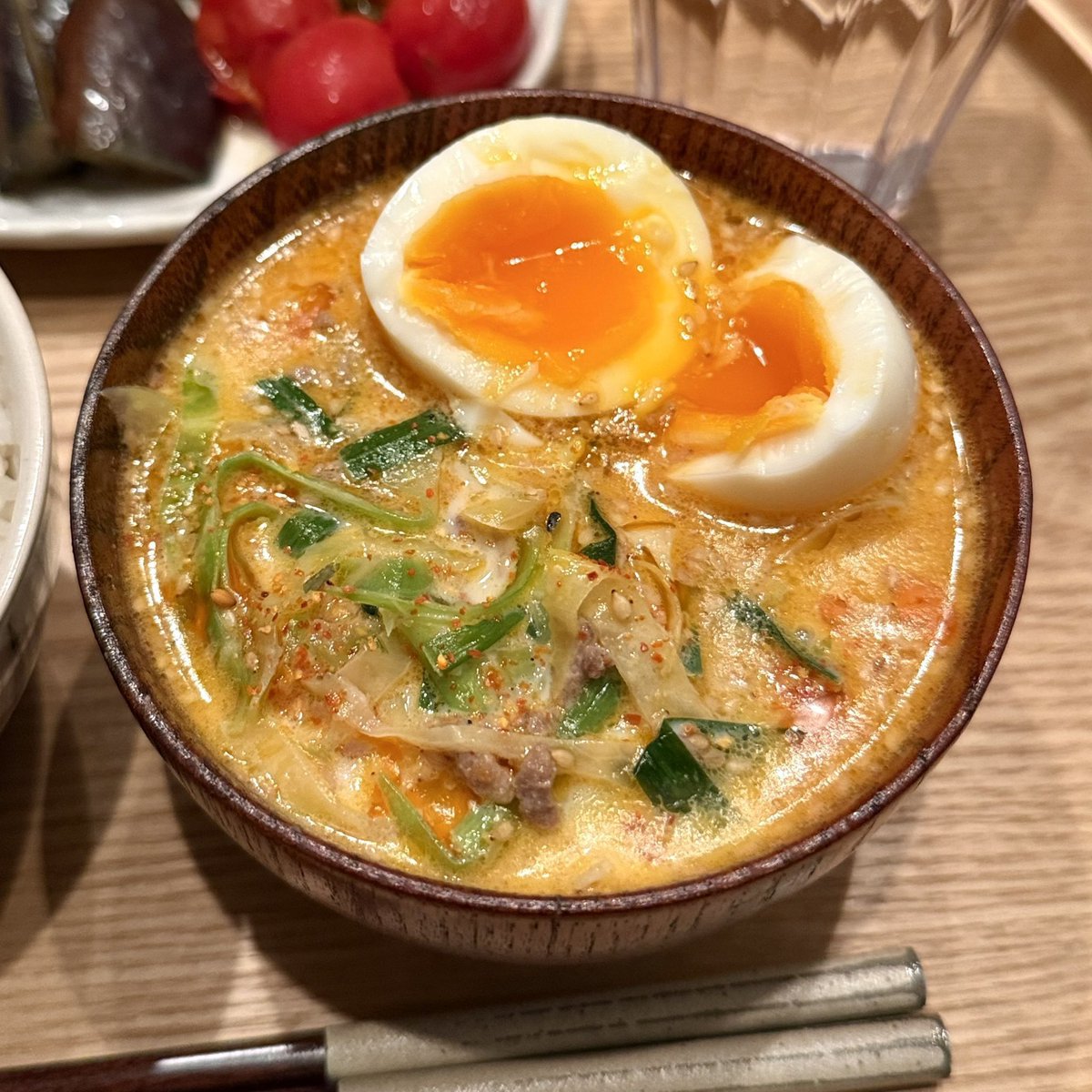 mainooyatsu's tweet photo. 麺の代わりにキャベツを入れた担々スープ！作っていただくことが多く、嬉しいです🥢 https://t.co/9ZgeTAHzRu