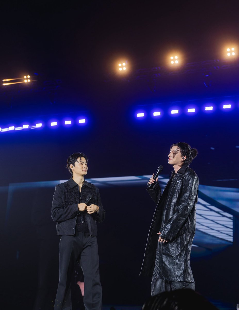 tb_entofficial's tweet photo. กลัฟ คณาวุฒิ แขกรับเชิญของ JAY B ในงาน #2026tape_roots_bangkok ✨
เป็นอีกหนึ่งโมเมนต์ที่น่าจดจำ

GULF X JAYB CONCERT 
#TAPE_ROOTS_BANGKOK_DAY1
#TAPE_ROOTS_BANGKOK_DAY2
#JAYB #GulfKanawut https://t.co/V8TrE7FCxV