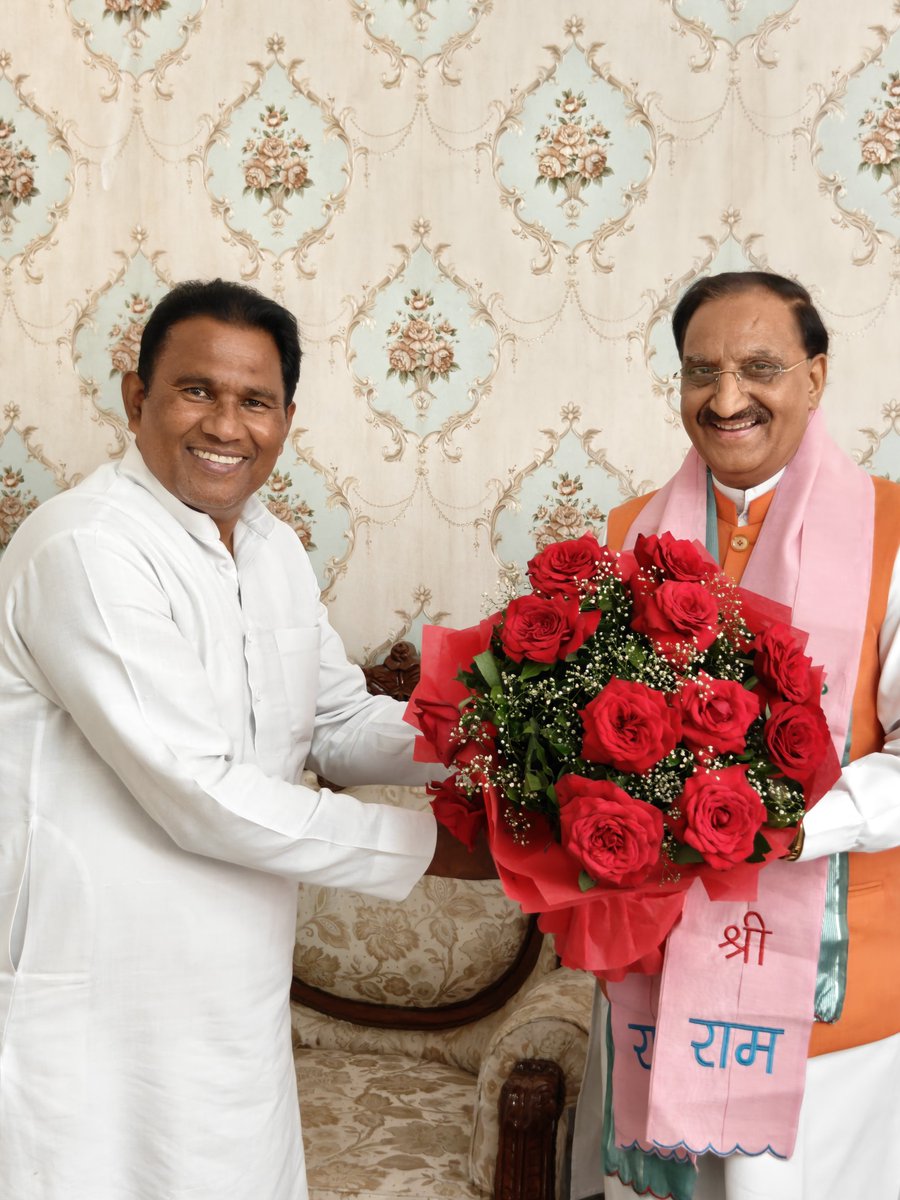 DrRPNishank's tweet photo. आज देहरादून स्थित मेरे आवास पर उत्तराखंड सरकार में राज्य मंत्री श्री ओमप्रकाश जमदग्नि जी, डॉ जयपाल सिंह जी, श्री देशराज कर्णवाल जी, श्री शोभाराम प्रजापति जी, श्री श्यामवीर सैनी जी, श्री आदेश सैनी जी, श्री नितिन गौतम जी, श्री सुरेंद्र मोगा जी, श्री सुनील सैनी जी, श्रीमती सीमा चौहान जी तथा श्री बदरीनाथ-केदारनाथ मंदिर समिति (बीकेटीसी) के अध्यक्ष श्री हेमंत द्विवेदी जी से भेंट हुई।

इस अवसर पर सभी से उत्तराखंड के सर्वांगीण विकास, महिला सशक्तिकरण, युवाओं की रचनात्मक भागीदारी, सामाजिक समरसता, देवभूमि की सांस्कृतिक एवं आध्यात्मिक विरासत के संरक्षण तथा आगामी संगठनात्मक गतिविधियों को अधिक प्रभावी एवं जनोन्मुख बनाने सहित जनहित एवं राष्ट्रहित से जुड़े विभिन्न समसामयिक विषयों पर विस्तृत विचार-विमर्श हुआ।