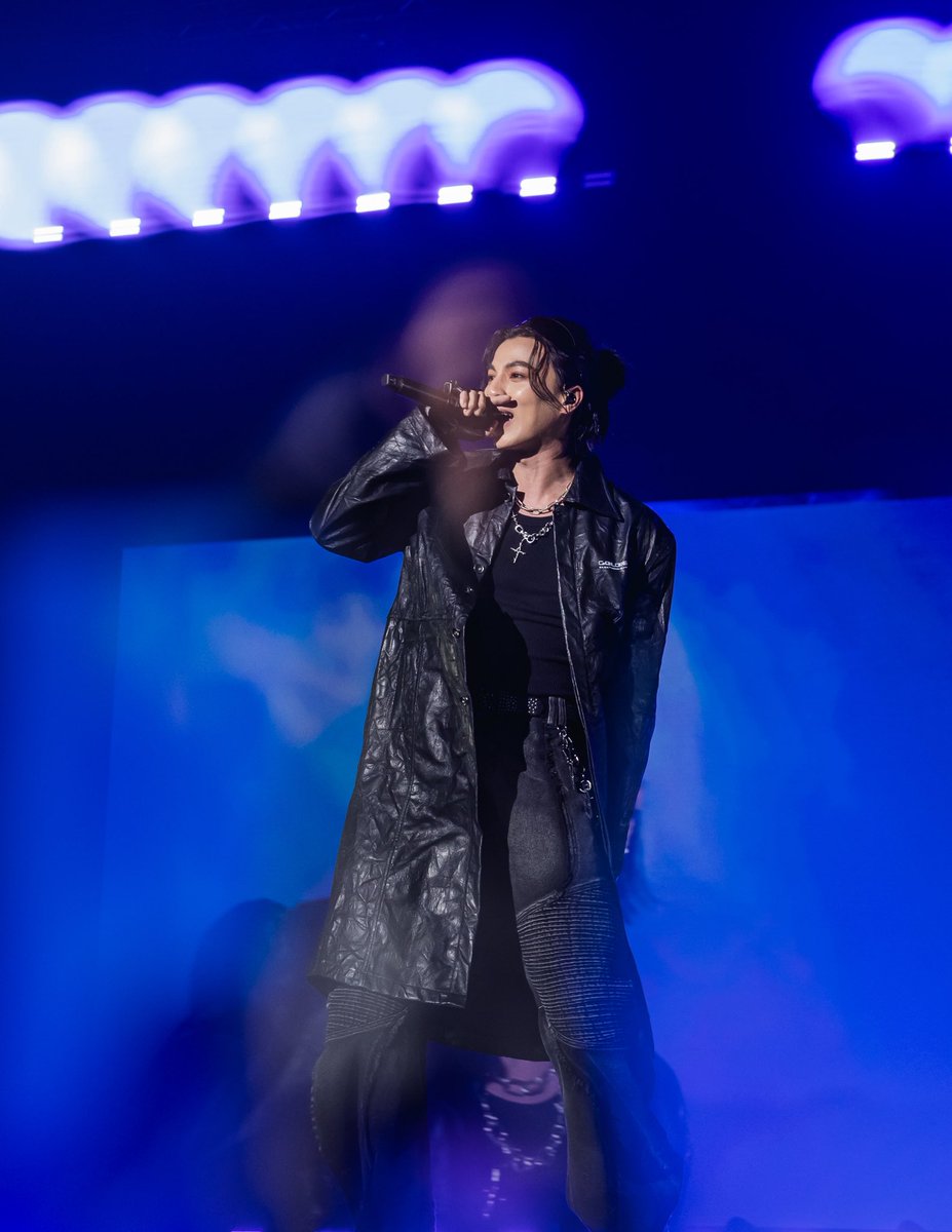 tb_entofficial's tweet photo. กลัฟ คณาวุฒิ แขกรับเชิญของ JAY B ในงาน #2026tape_roots_bangkok ✨
เป็นอีกหนึ่งโมเมนต์ที่น่าจดจำ

GULF X JAYB CONCERT 
#TAPE_ROOTS_BANGKOK_DAY1
#TAPE_ROOTS_BANGKOK_DAY2
#JAYB #GulfKanawut https://t.co/HxrCCYS6IL